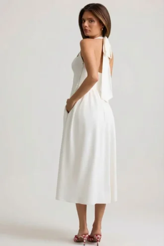 Vestido midi halter con detalle de botones Orlena en blanco
