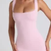 Vestido midi Navi de modal con ribete de encaje en rosa suave