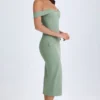 Vestido midi Rasine con hombros descubiertos en verde caqui