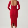 Vestido midi rojo con fruncidos y detalle de sujetador en capas de Deliana