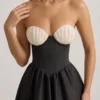 Vestido midi sin tirantes con corsé Gabrielle en negro