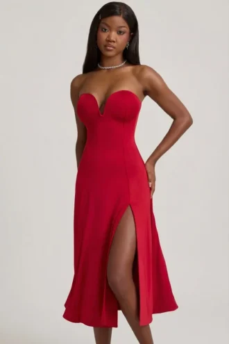 Vestido midi sin tirantes de corte A en jersey elástico Joely en rojo intenso