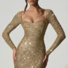 Vestido Sephina con cuello corazón y adornos en dorado