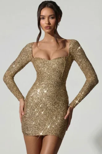 Vestido Sephina con cuello corazón y adornos en dorado