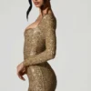 Vestido Sephina con cuello corazón y adornos en dorado