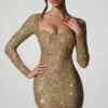Vestido Sephina con cuello corazón y adornos en dorado