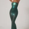 Vestido sin tirantes con adornos Marleni en verde esmeralda