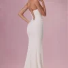 Vestido sin tirantes con corsé adornado Melora en color marfil