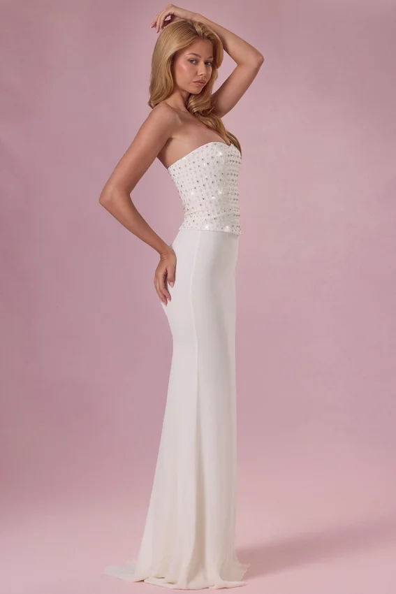Vestido sin tirantes con corsé adornado Melora en color marfil
