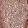 Vestido sin tirantes con cuello bandeau y adornos Solenna en oro rosa