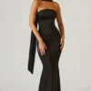 Vestido sin tirantes con detalle de pañuelo Mandi en negro