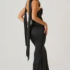 Vestido sin tirantes con detalle de pañuelo Mandi en negro