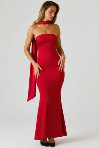 Vestido sin tirantes con detalle de pañuelo Mandi en rojo escarlata