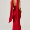 Vestido sin tirantes con detalle de pañuelo Mandi en rojo escarlata