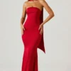 Vestido sin tirantes con detalle de pañuelo Mandi en rojo escarlata