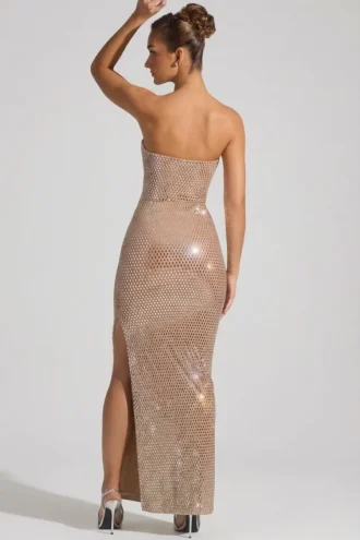 Vestido sin tirantes con escote pronunciado y adornos Lucile en color almendra