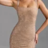 Vestido Sindre con cuello cuadrado y adornos en color almendra