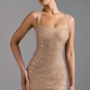 Vestido Sindre con cuello cuadrado y adornos en color almendra