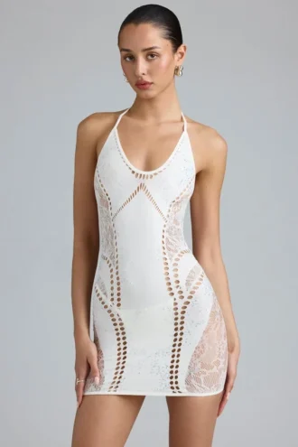 Vestido Tori con cuello halter y adornos en color marfil