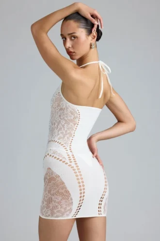Vestido Tori con cuello halter y adornos en color marfil