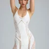 Vestido Tori con cuello halter y adornos en color marfil