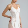 Vestido Tori con cuello halter y adornos en color marfil