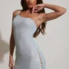 Vestido ultracorto asimétrico con adornos Kylie en color aguamarina