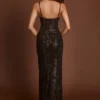 Vestido Velia con cuello vuelto y aberturas decoradas en marrón serpiente