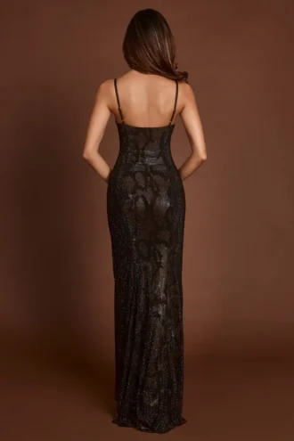 Vestido Velia con cuello vuelto y aberturas decoradas en marrón serpiente