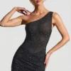 Vestido Zahira con adornos y un solo hombro en negro