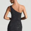 Vestido Zahira con adornos y un solo hombro en negro